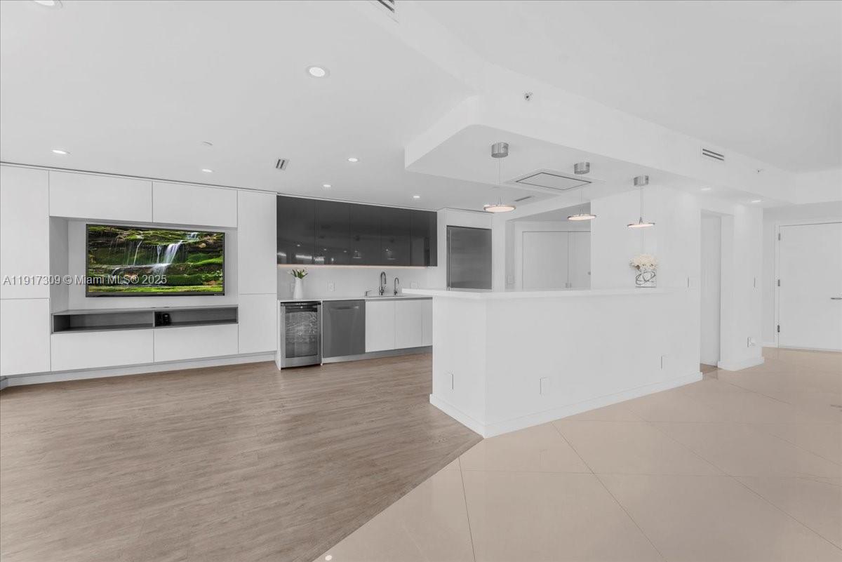 2127 Brickell Ave #1701, Miami FL 33129