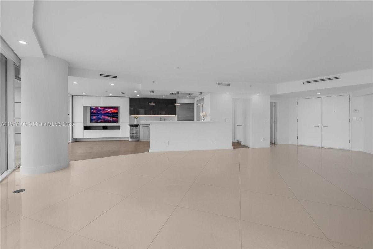 2127 Brickell Ave #1701, Miami FL 33129