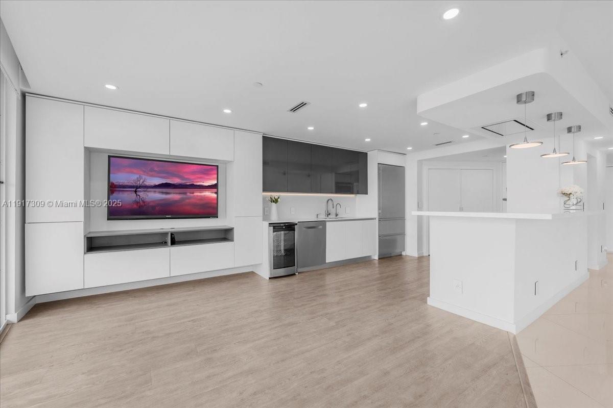 2127 Brickell Ave #1701, Miami FL 33129