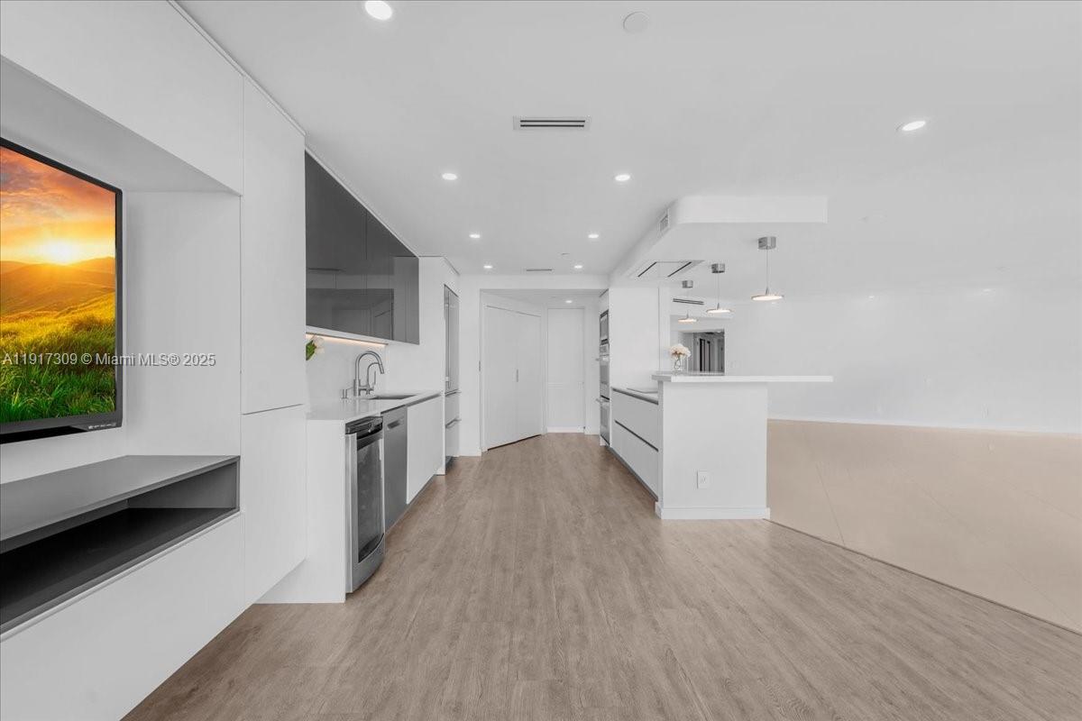 2127 Brickell Ave #1701, Miami FL 33129