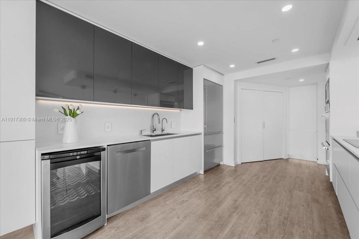 2127 Brickell Ave #1701, Miami FL 33129