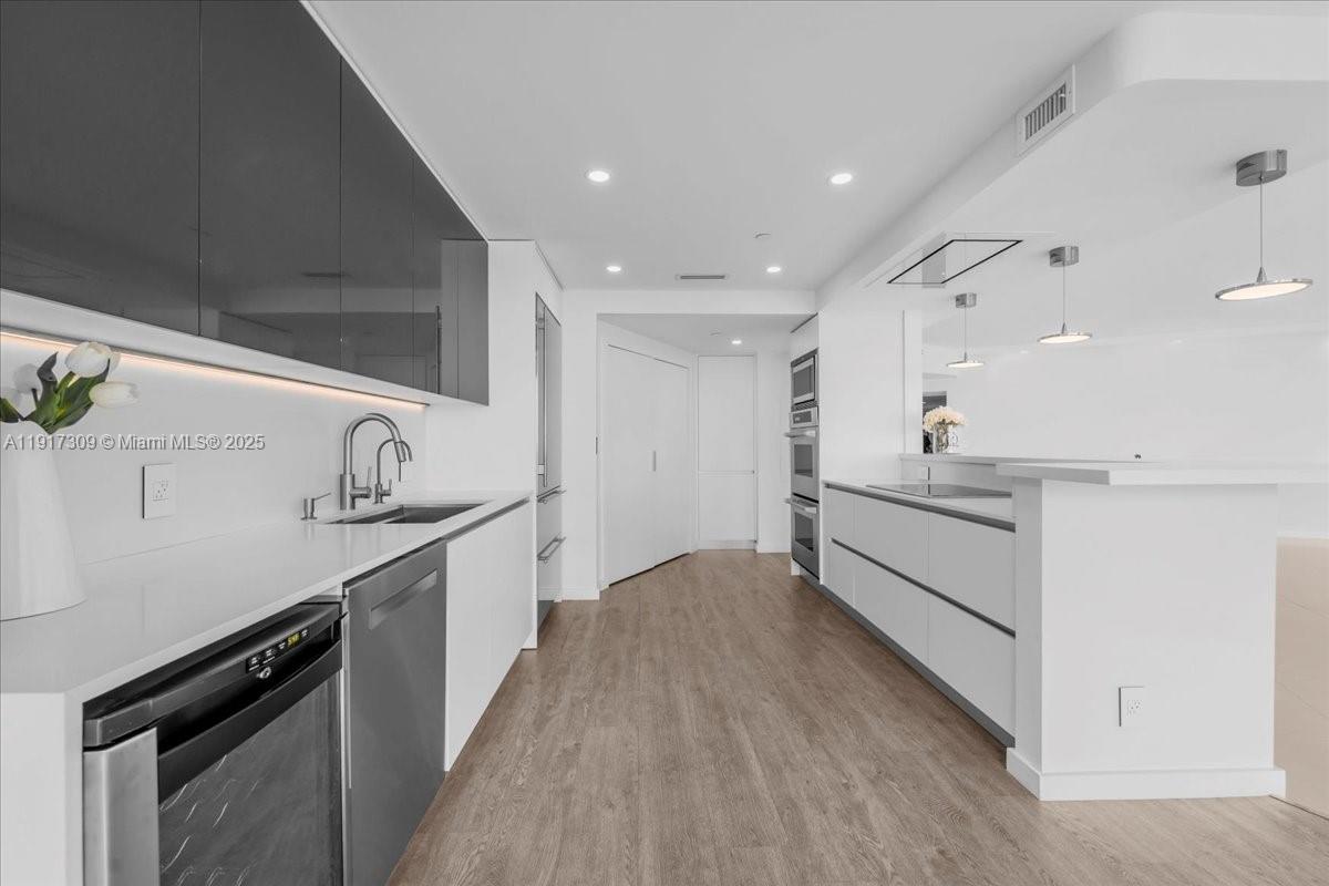2127 Brickell Ave #1701, Miami FL 33129
