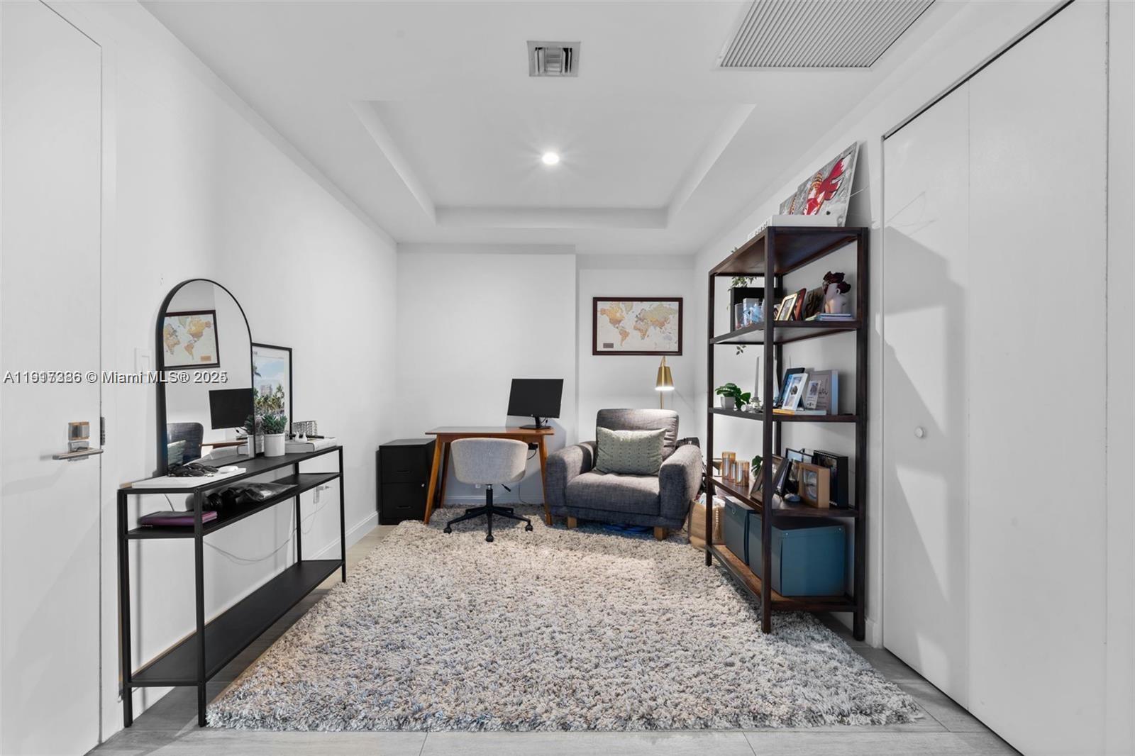 55 SW 9th St #2305, Miami FL 33130