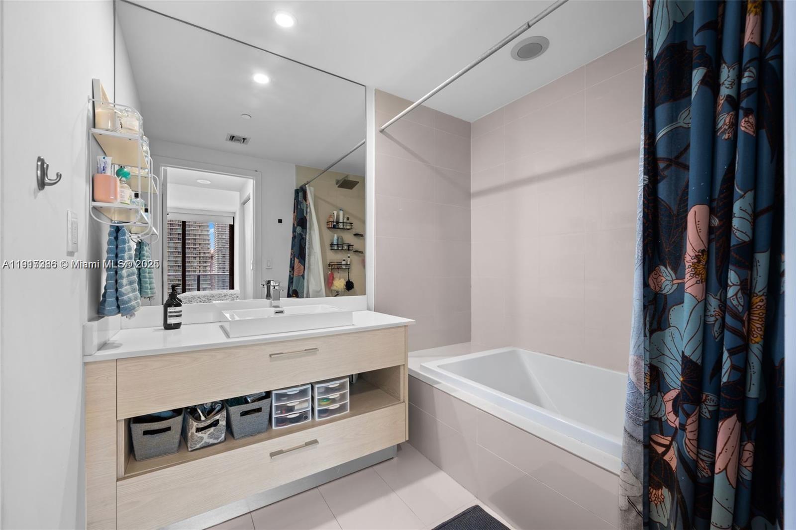 55 SW 9th St #2305, Miami FL 33130