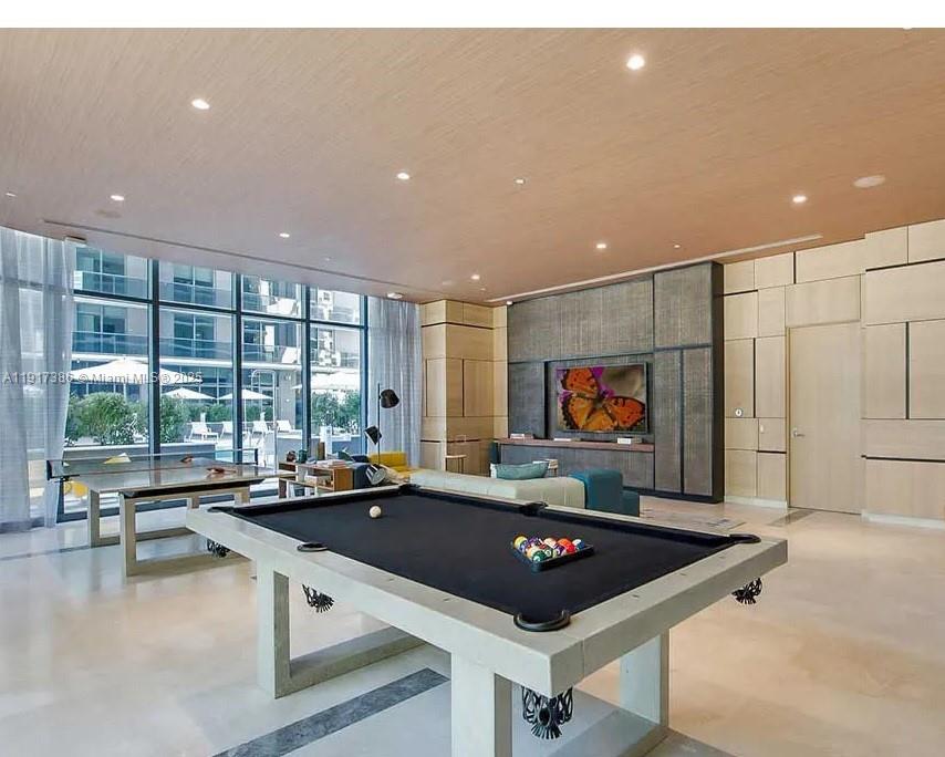 55 SW 9th St #2305, Miami FL 33130
