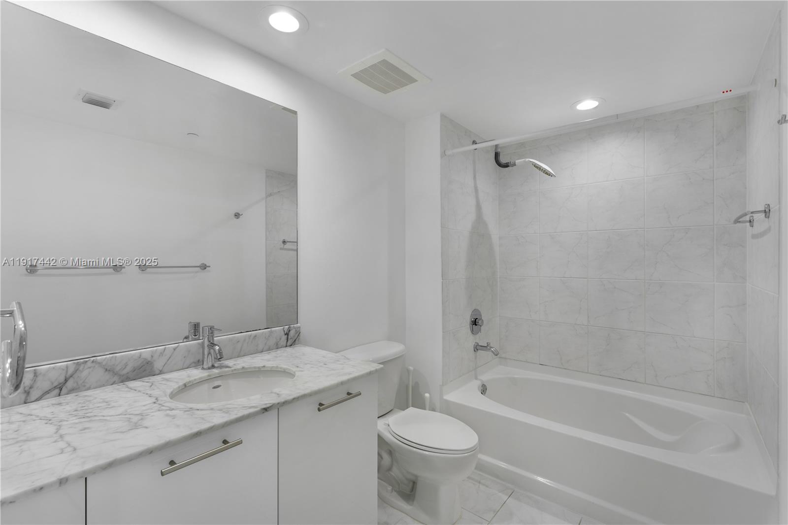950 Brickell Bay Dr #3008, Miami FL 33131
