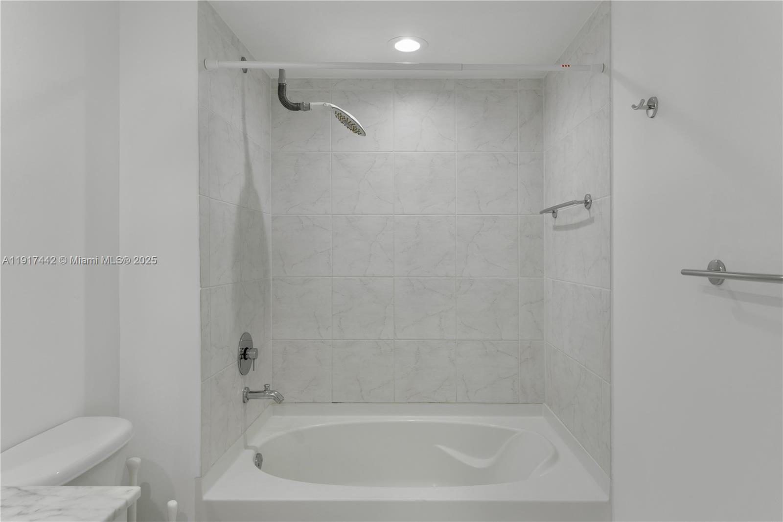 950 Brickell Bay Dr #3008, Miami FL 33131