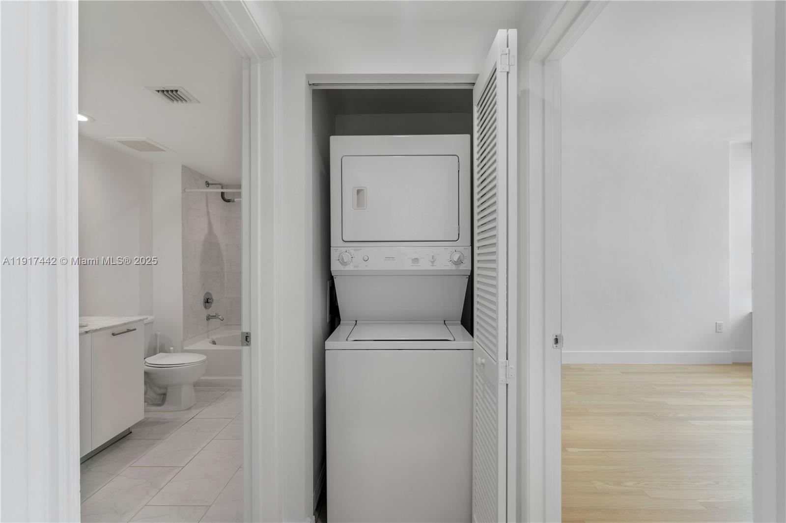 950 Brickell Bay Dr #3008, Miami FL 33131