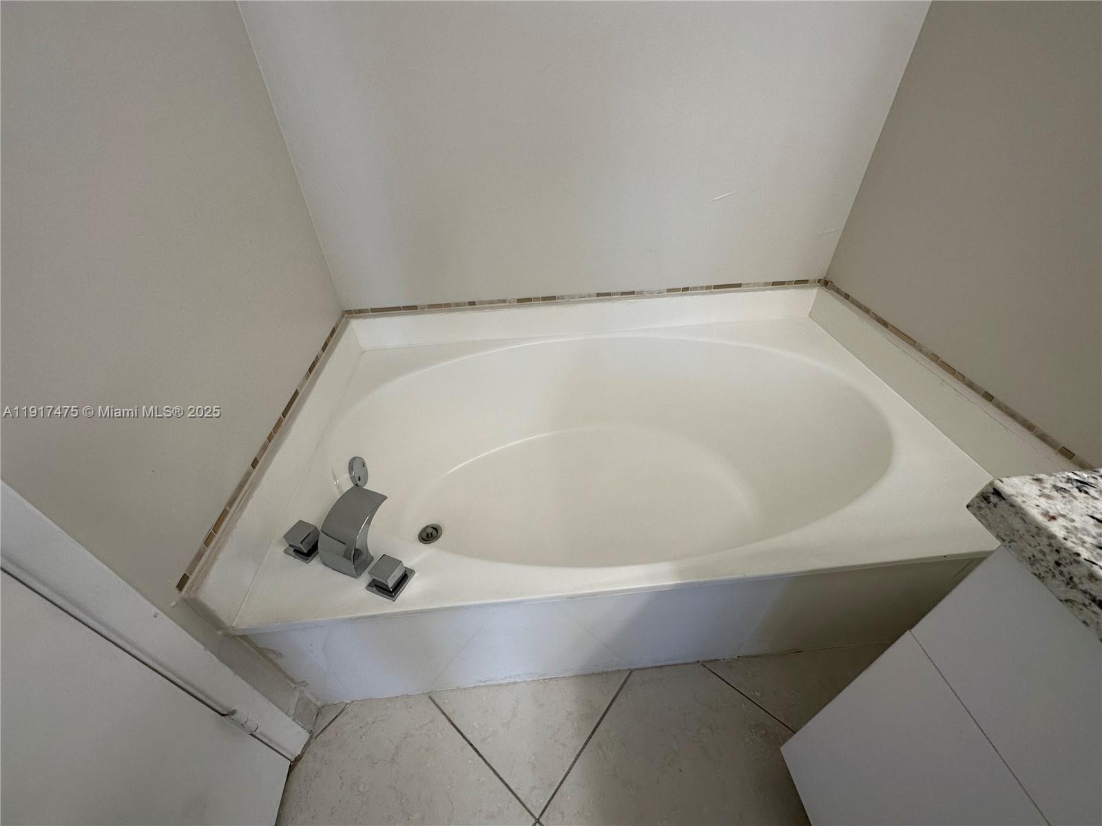 3400 NE 192nd St #1010, Aventura FL 33180