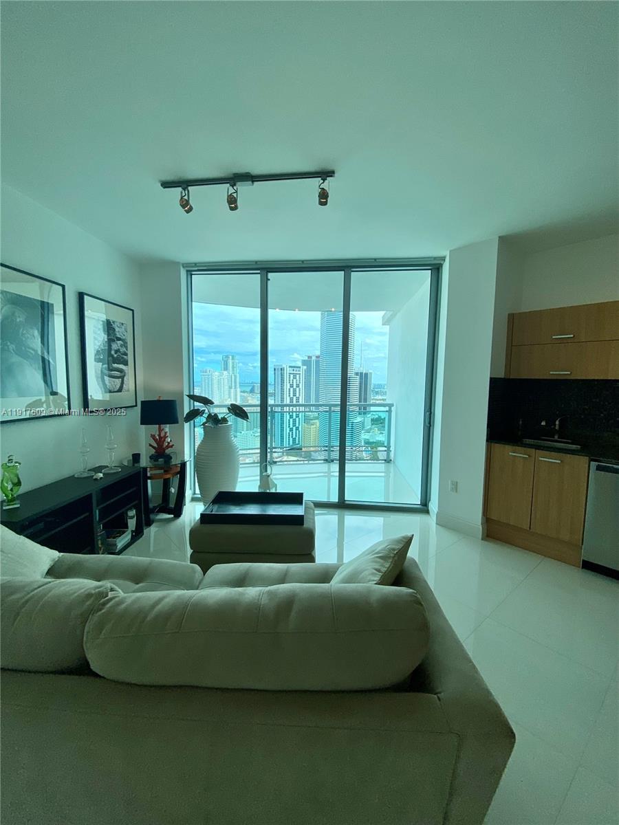 350 S Miami Ave #3813, Miami FL 33130