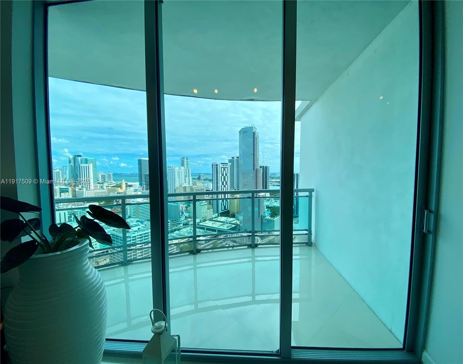 350 S Miami Ave #3813, Miami FL 33130