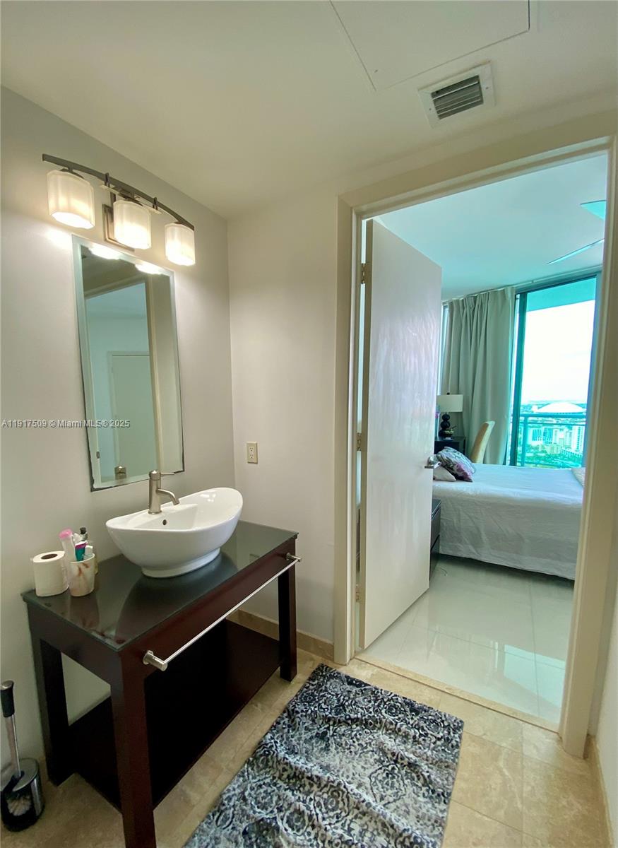 350 S Miami Ave #3813, Miami FL 33130