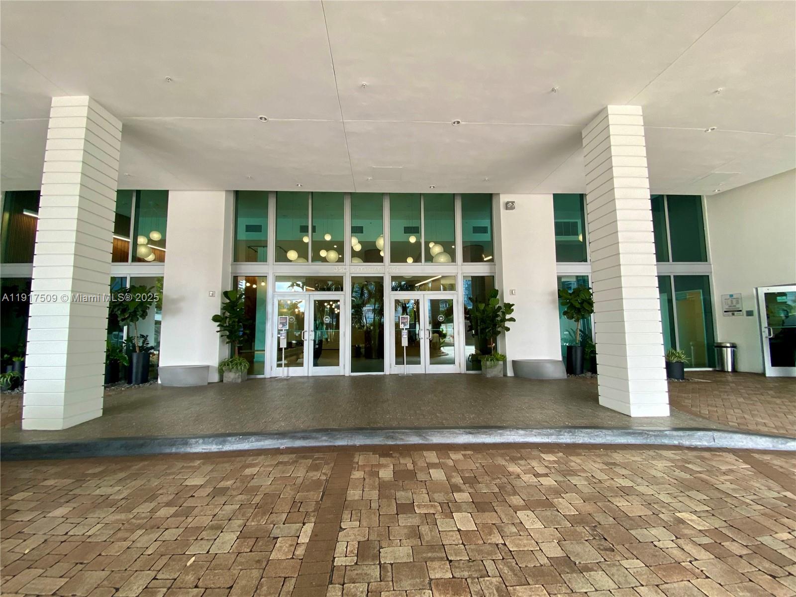 350 S Miami Ave #3813, Miami FL 33130