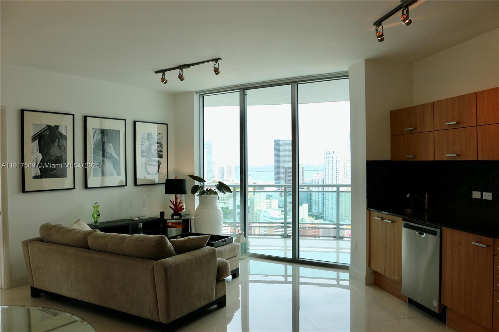 350 S Miami Ave #3813, Miami FL 33130