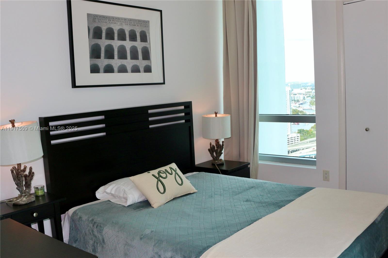 350 S Miami Ave #3813, Miami FL 33130