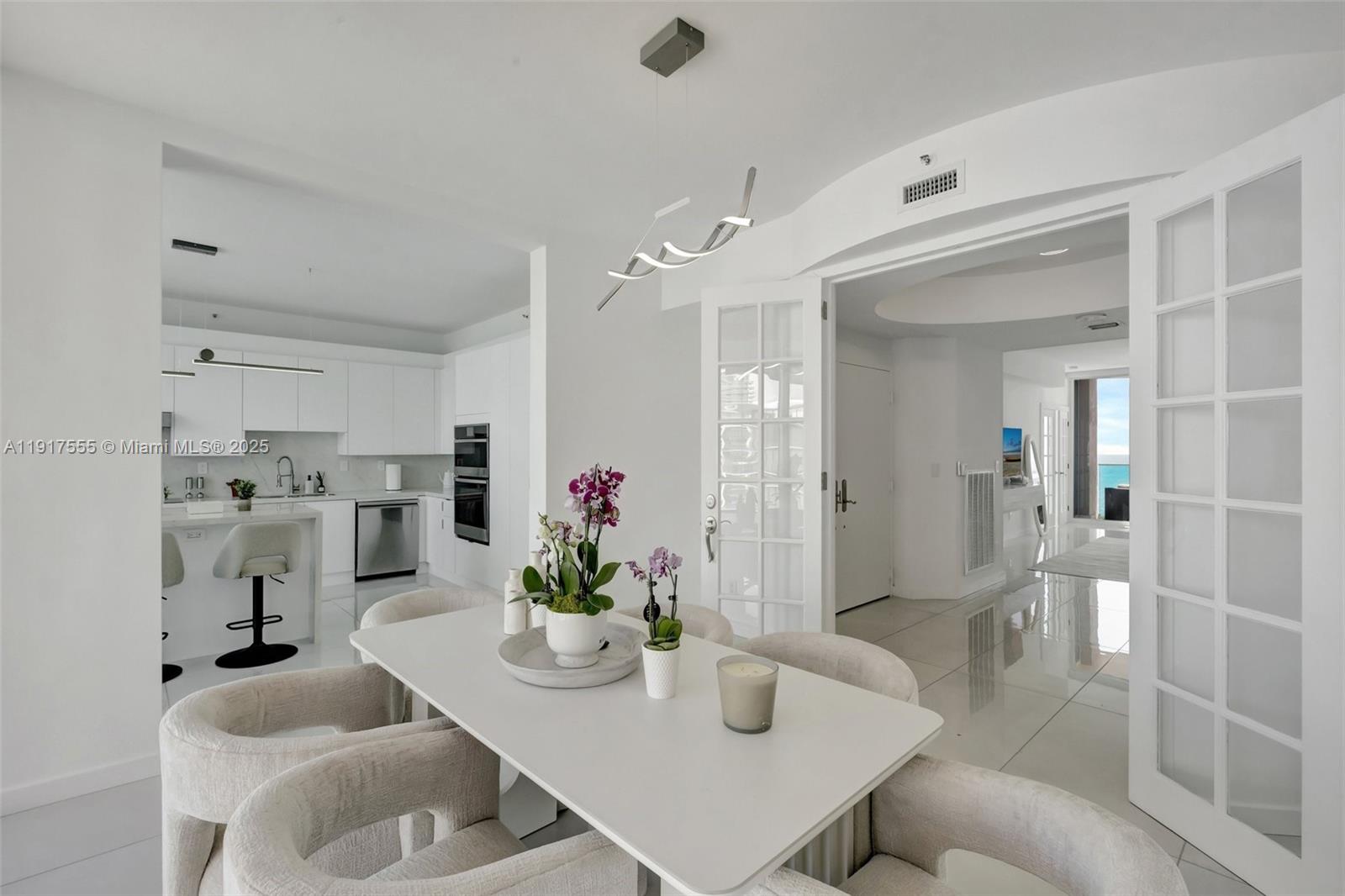 300 S Pointe Dr #2606, Miami Beach FL 33139