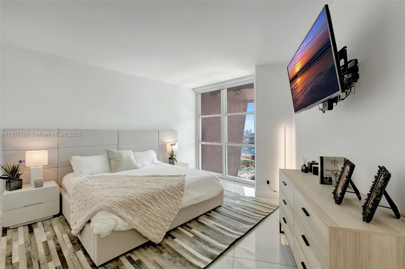 300 S Pointe Dr #2606, Miami Beach FL 33139