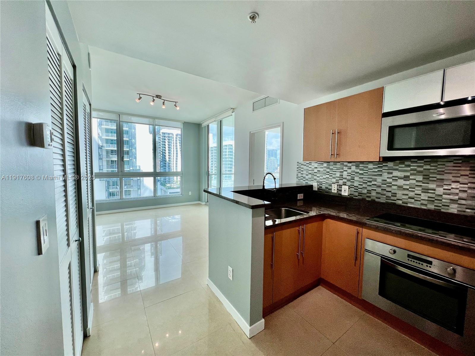 300 S Biscayne Blvd #T-3411, Miami FL 33131