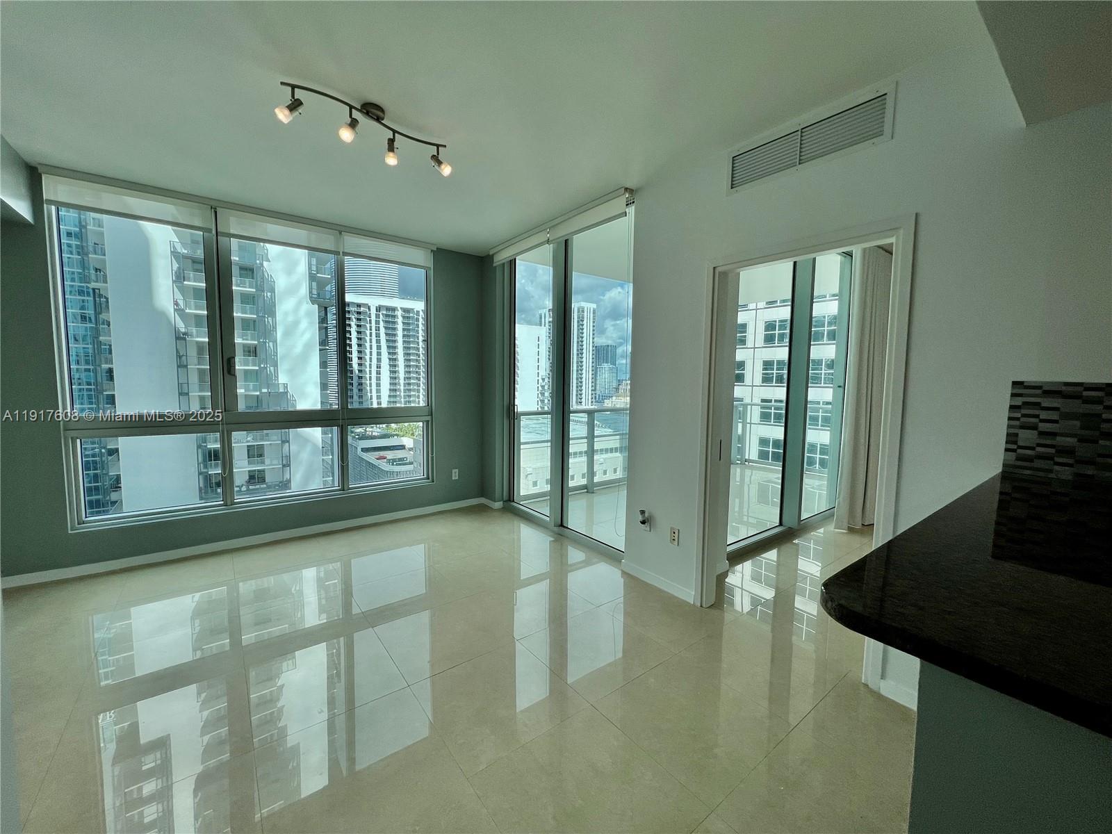 300 S Biscayne Blvd #T-3411, Miami FL 33131