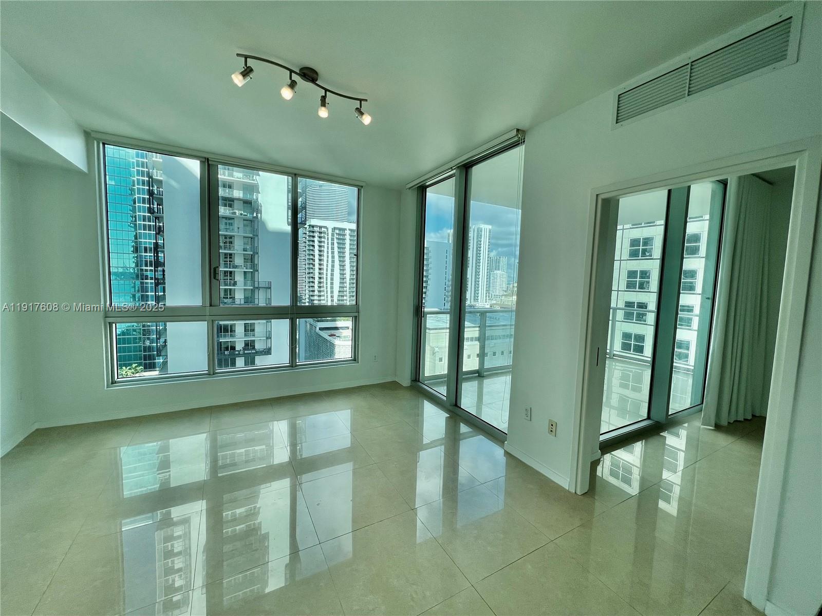 300 S Biscayne Blvd #T-3411, Miami FL 33131