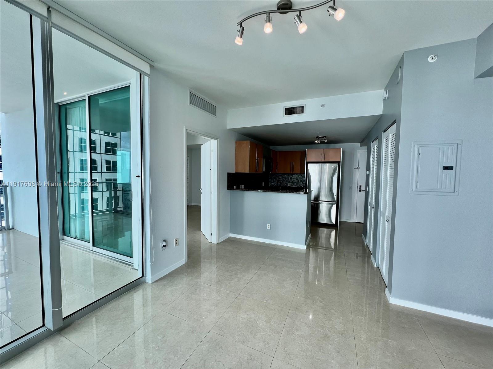300 S Biscayne Blvd #T-3411, Miami FL 33131