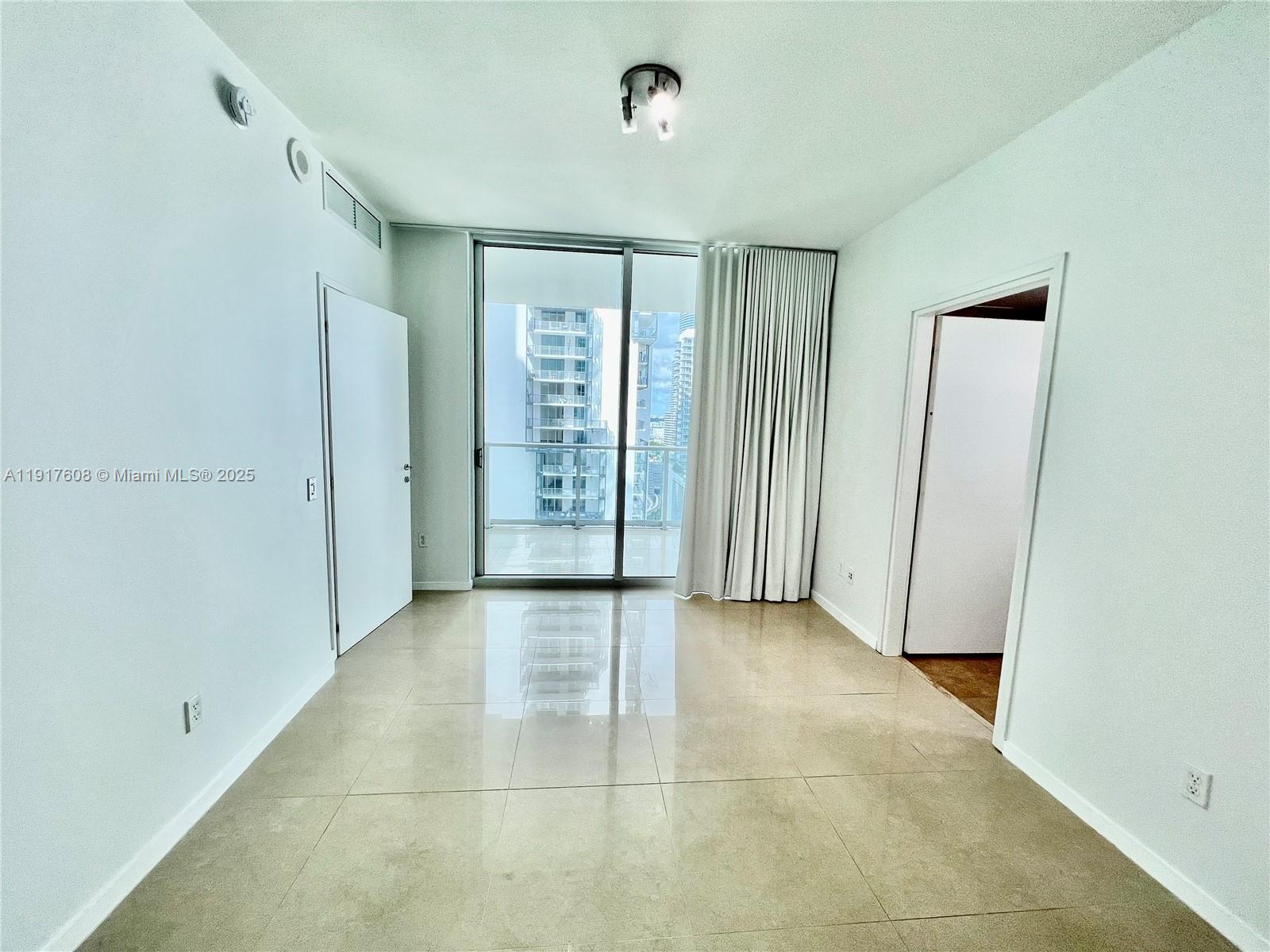 300 S Biscayne Blvd #T-3411, Miami FL 33131