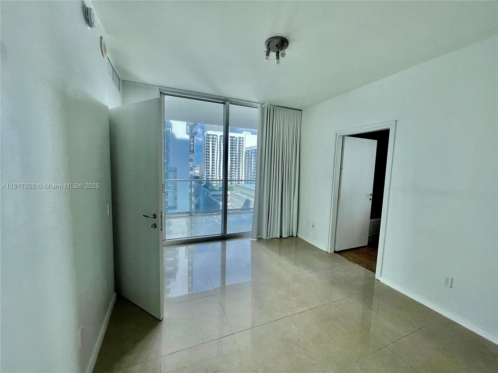 300 S Biscayne Blvd #T-3411, Miami FL 33131