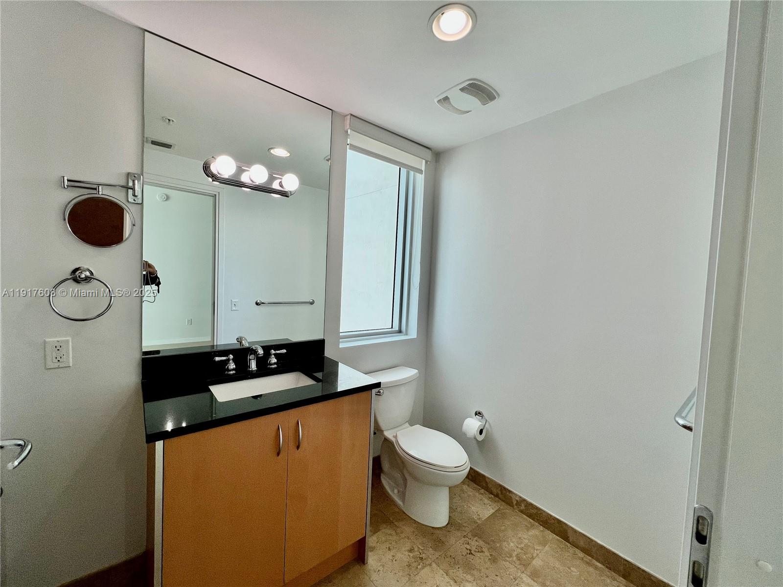 300 S Biscayne Blvd #T-3411, Miami FL 33131