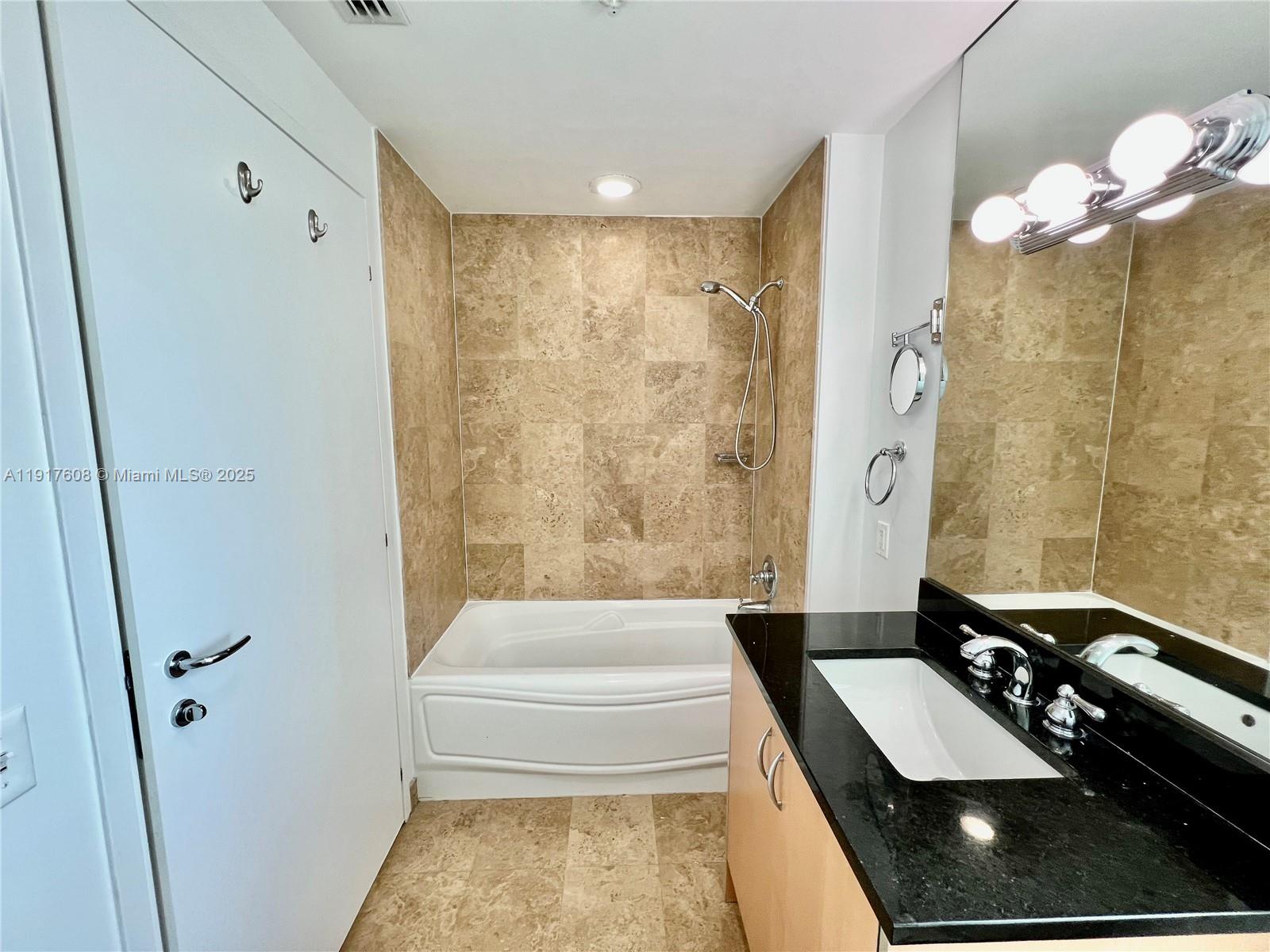 300 S Biscayne Blvd #T-3411, Miami FL 33131