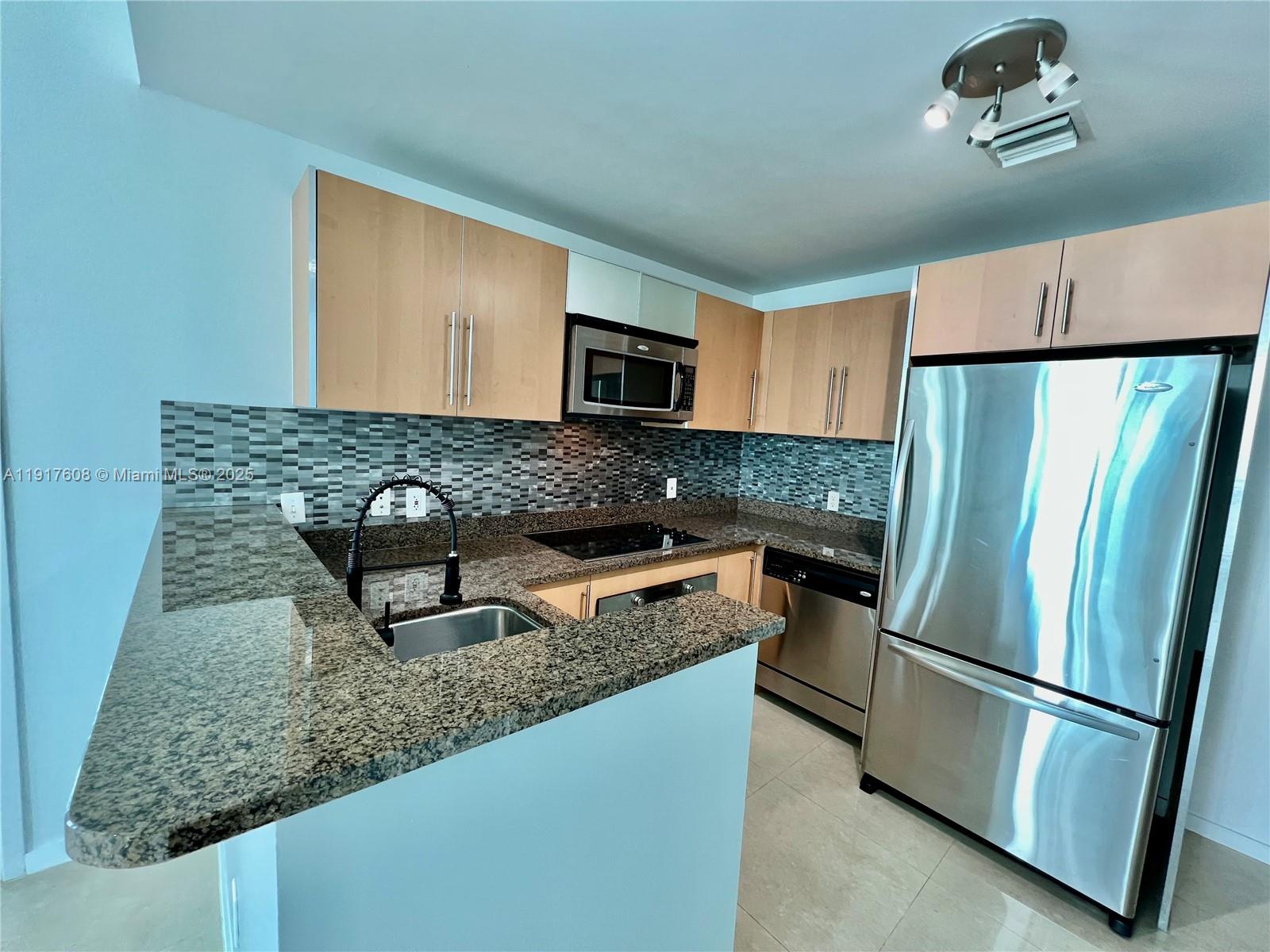 300 S Biscayne Blvd #T-3411, Miami FL 33131
