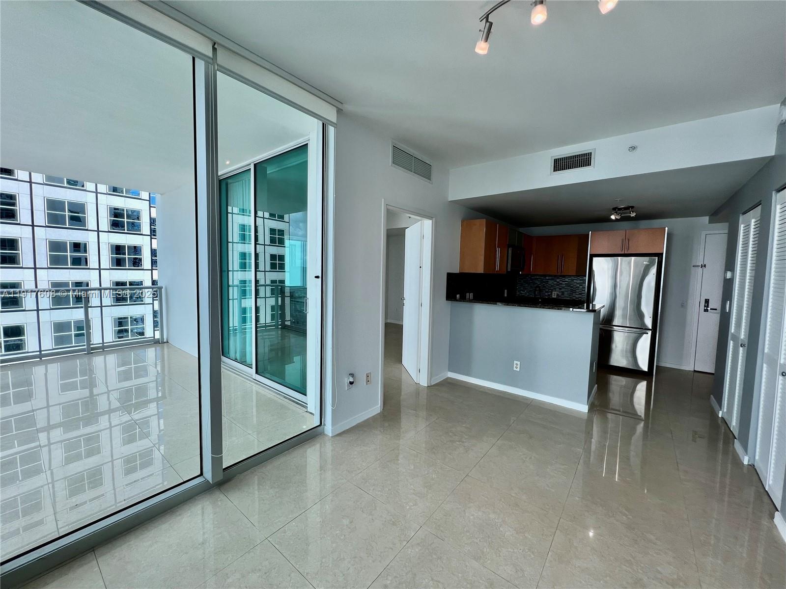 300 S Biscayne Blvd #T-3411, Miami FL 33131
