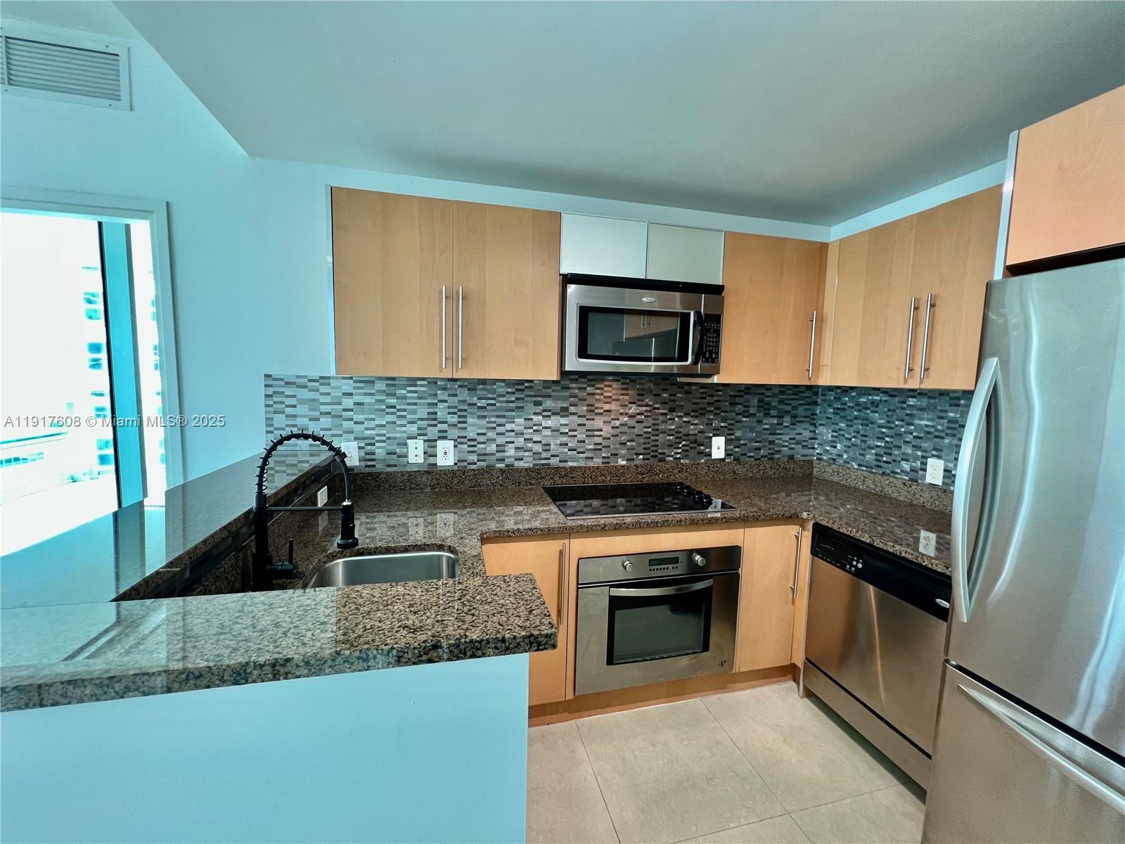 300 S Biscayne Blvd #T-3411, Miami FL 33131