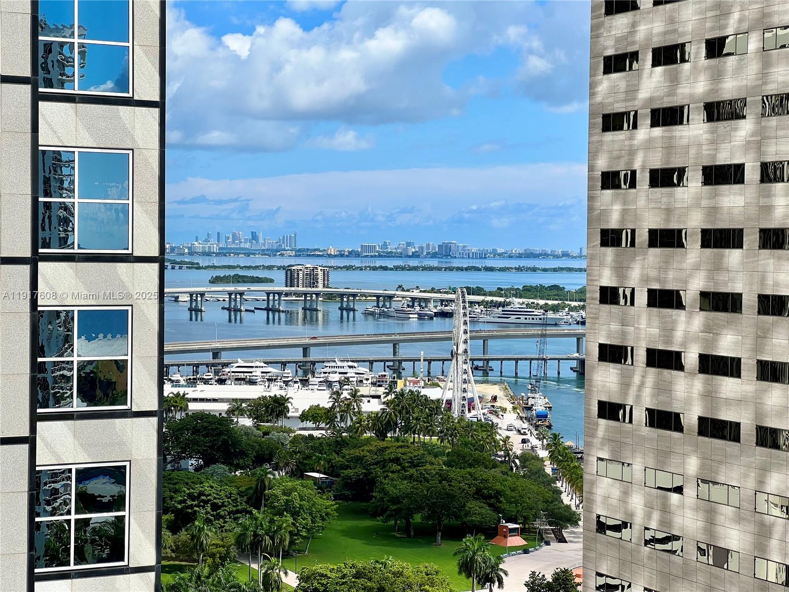 300 S Biscayne Blvd #T-3411, Miami FL 33131