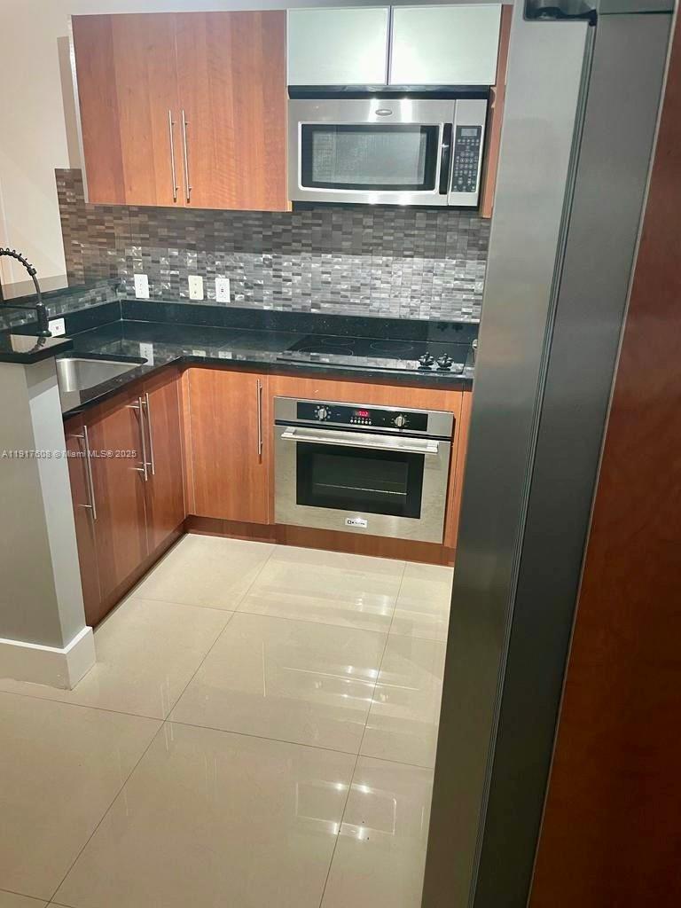 300 S Biscayne Blvd #T-3411, Miami FL 33131