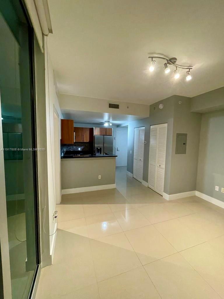 300 S Biscayne Blvd #T-3411, Miami FL 33131