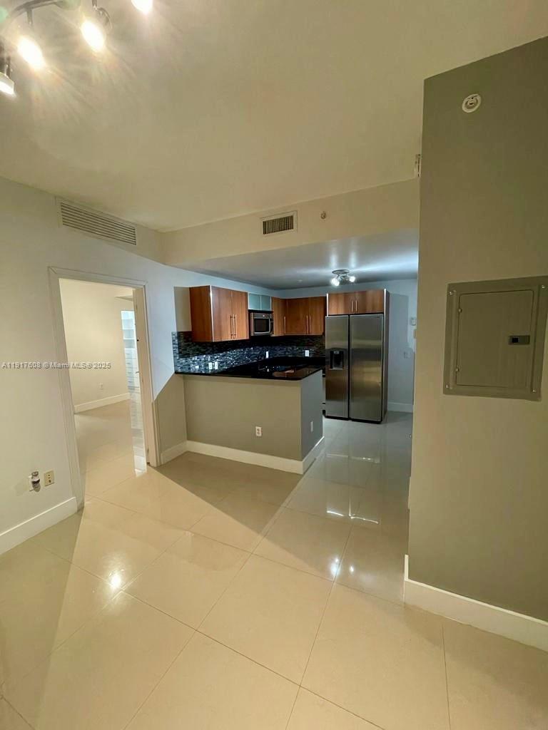 300 S Biscayne Blvd #T-3411, Miami FL 33131