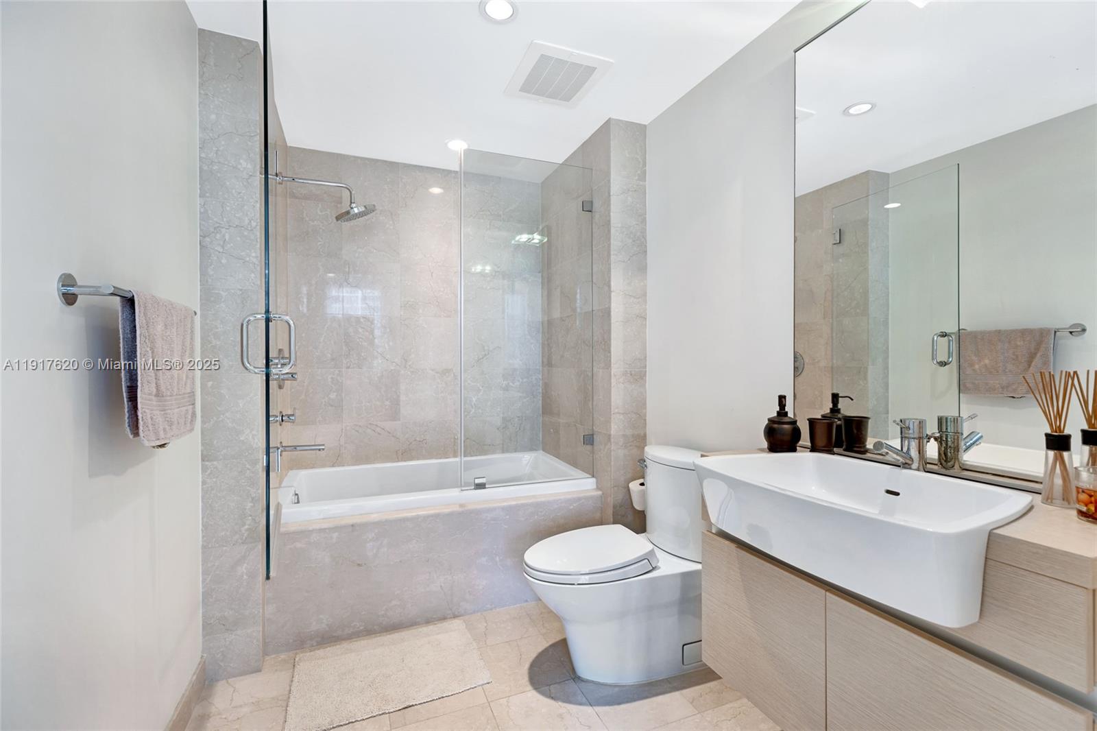 200 Biscayne Boulevard Way #504, Miami FL 33131