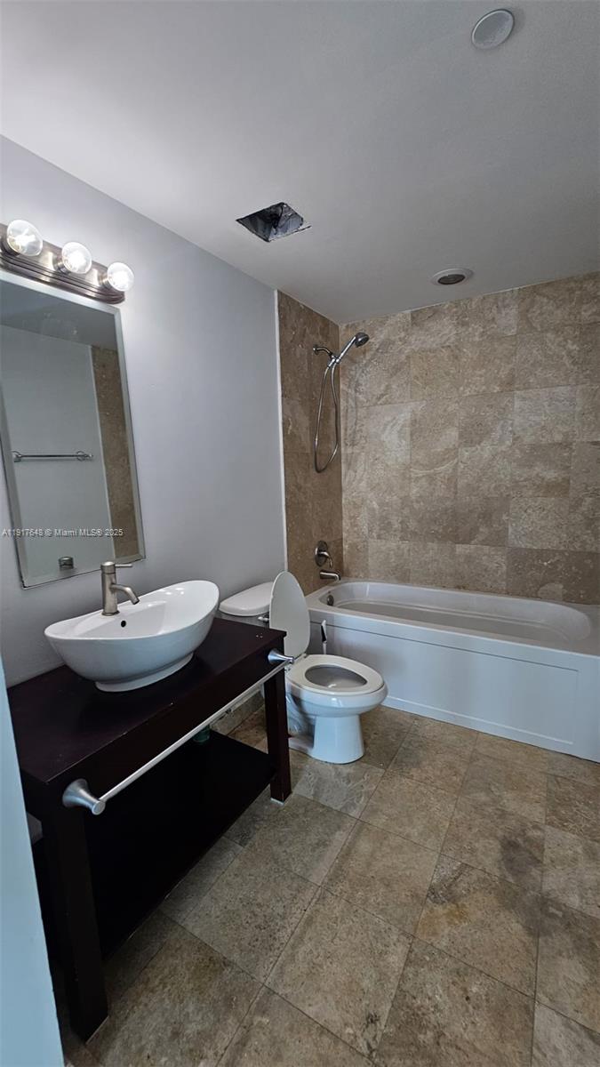 350 S Miami Ave #3215, Miami FL 33130