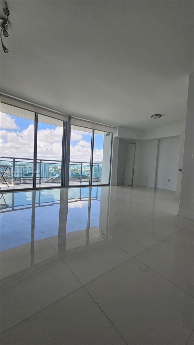 350 S Miami Ave #3215, Miami FL 33130