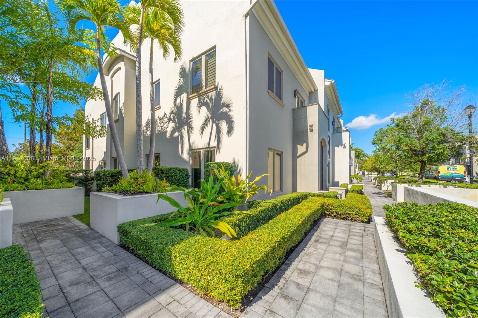 7490 SW 56th Ct, Miami FL 33143