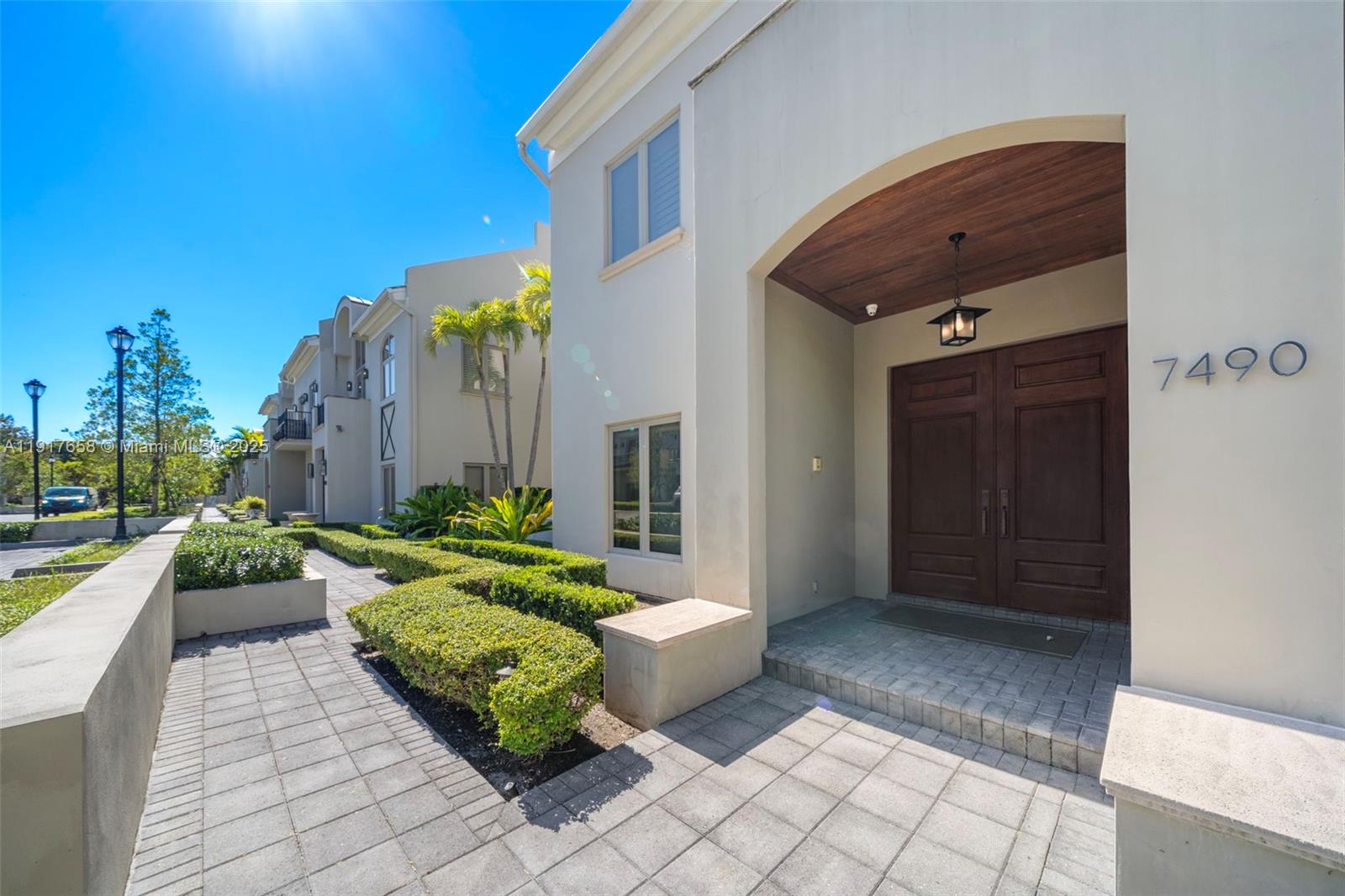 7490 SW 56th Ct, Miami FL 33143