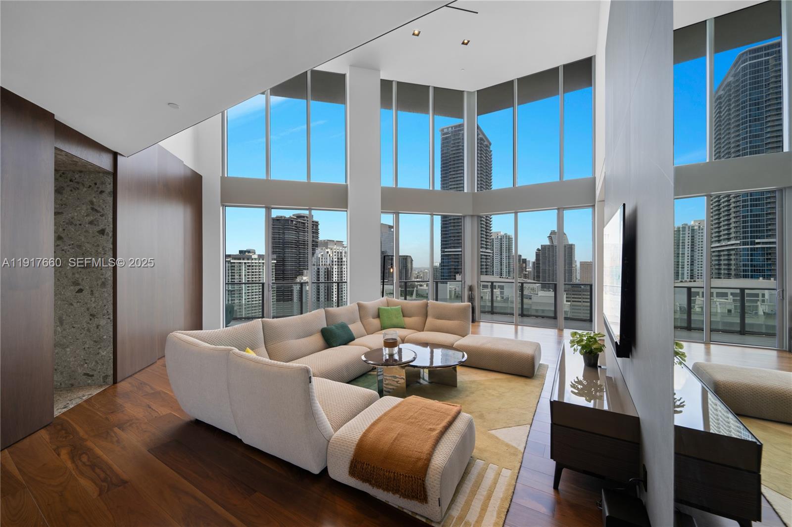 1300 Brickell Bay Dr #4401, Miami FL 33131