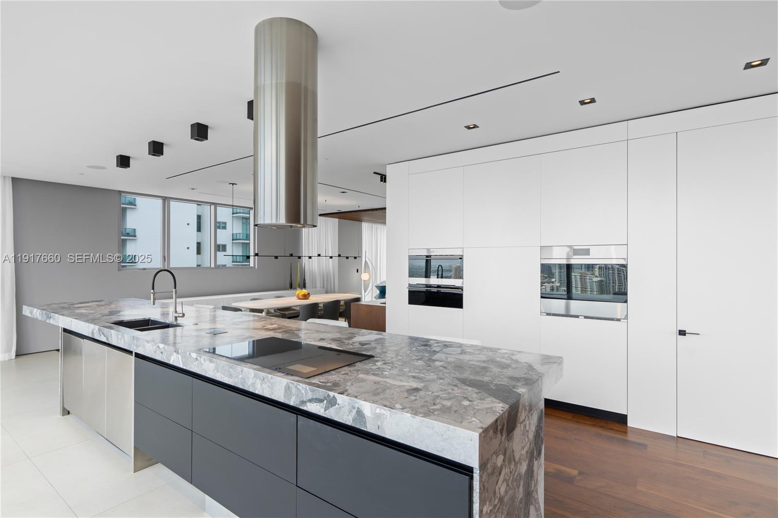 1300 Brickell Bay Dr #4401, Miami FL 33131