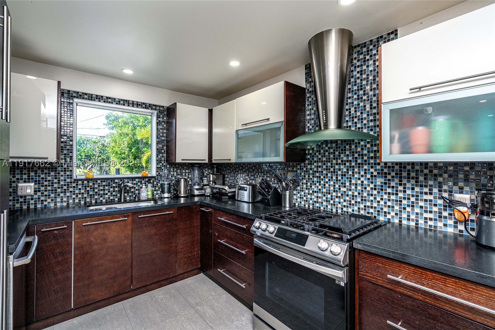1360 SW 16th St, Miami FL 33145