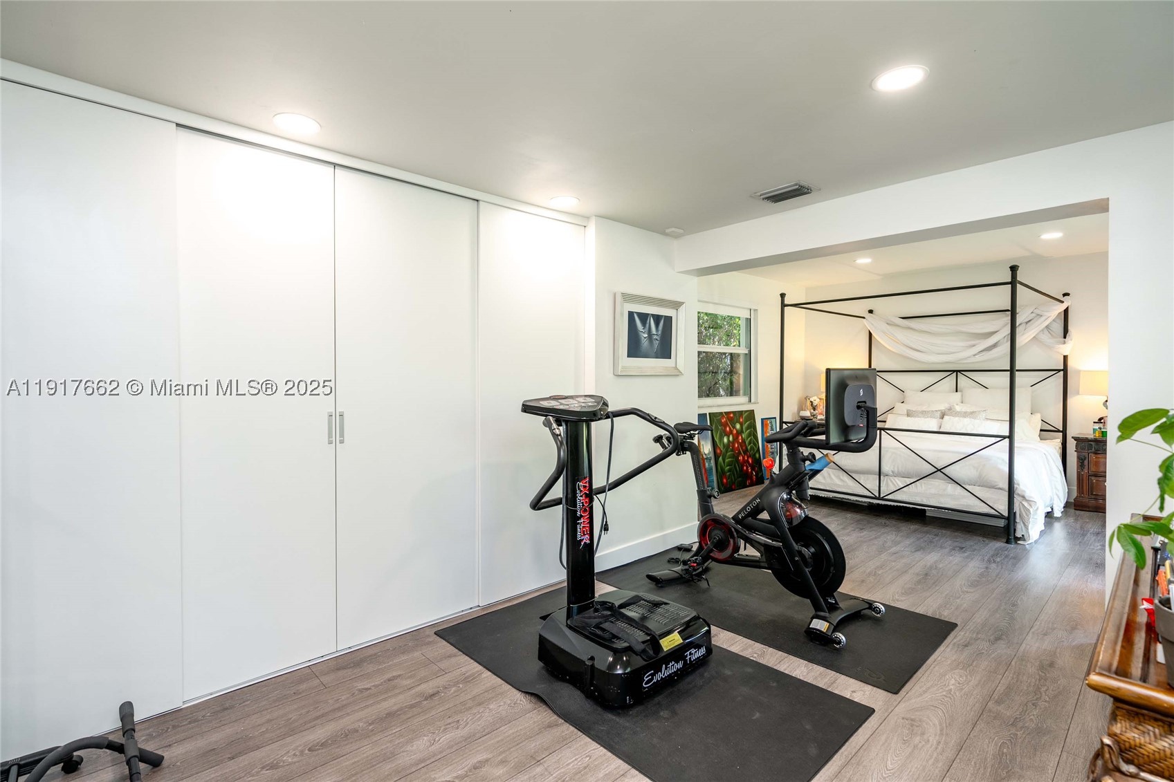 1360 SW 16th St, Miami FL 33145