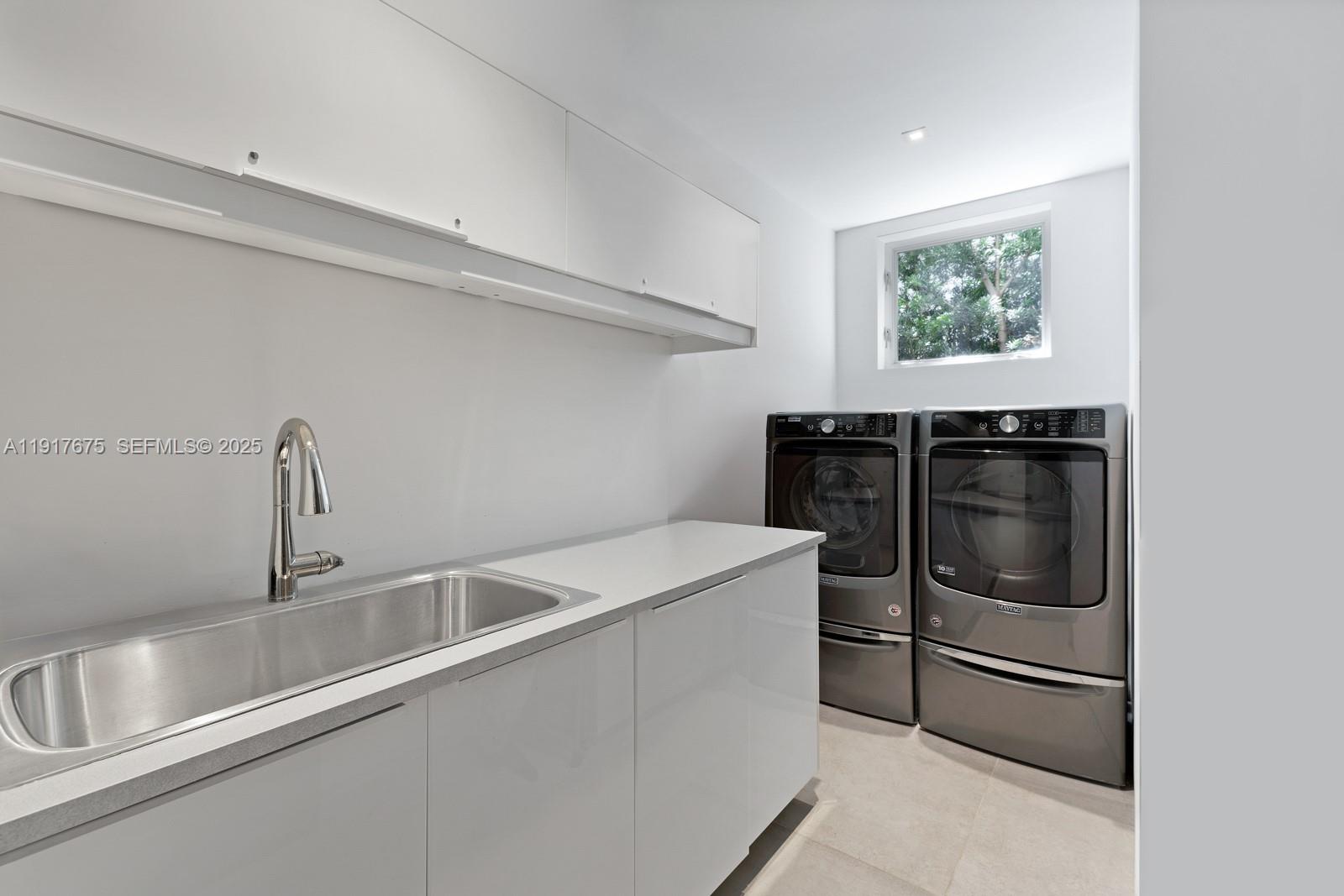 1379 N Venetian Way, Miami FL 33139