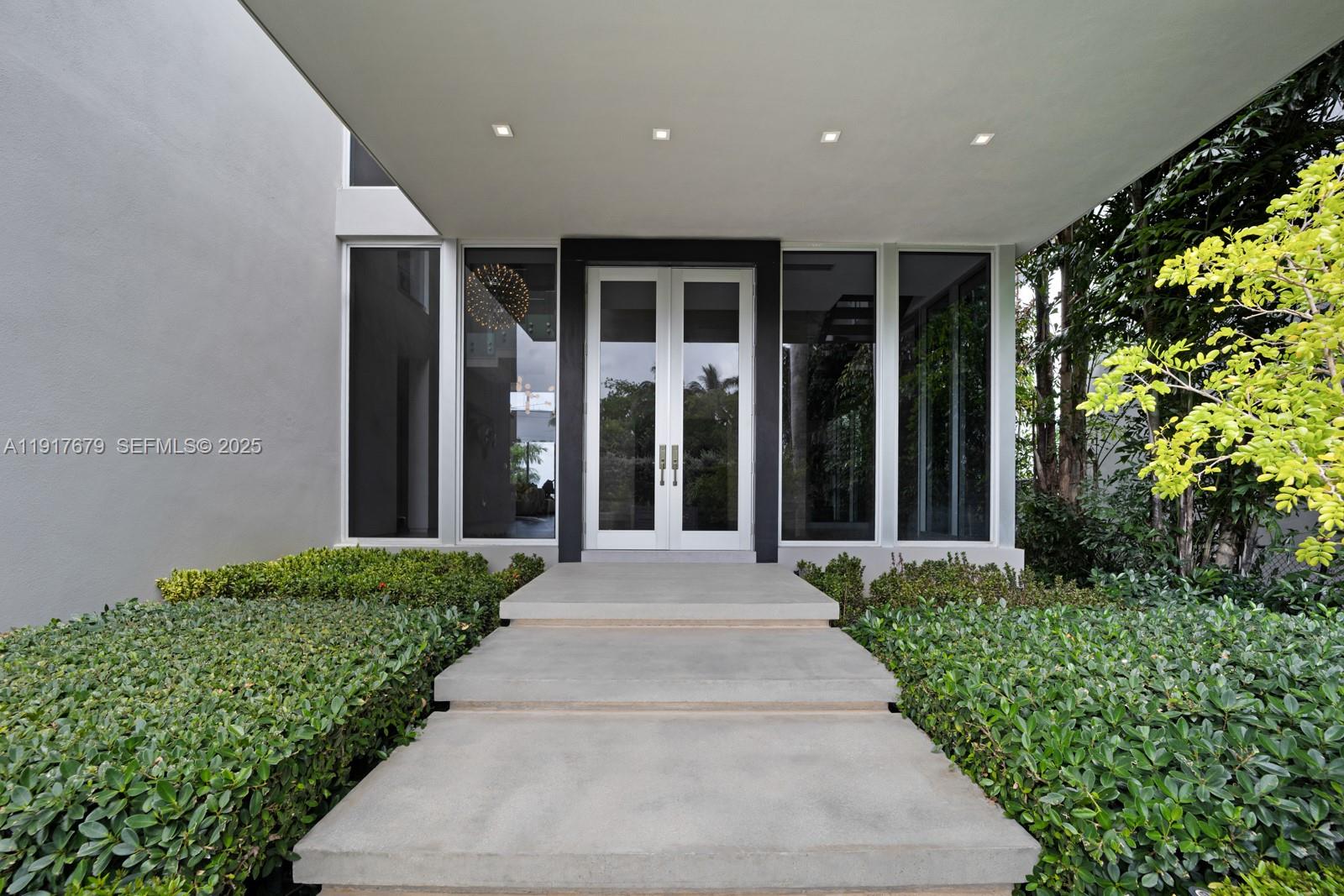 1379 N Venetian Way, Miami FL 33139