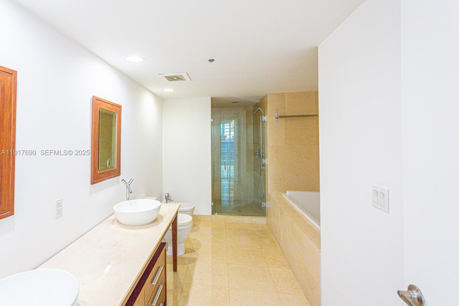 475 Brickell Ave #1615, Miami FL 33131