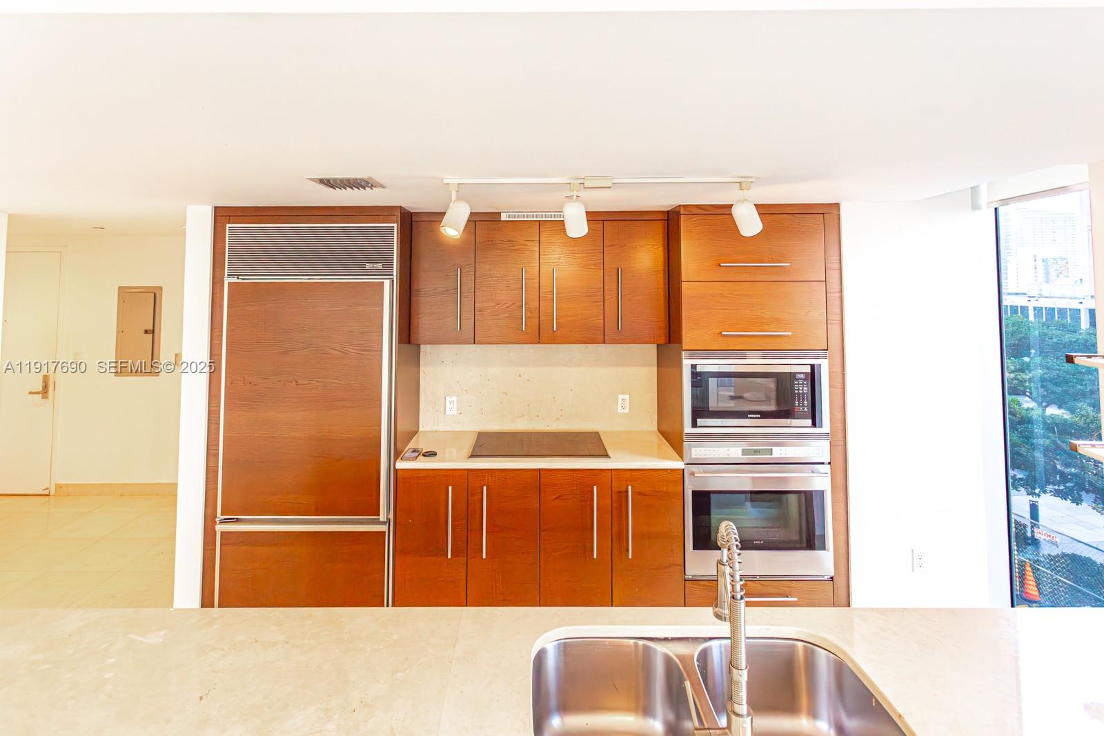 475 Brickell Ave #1615, Miami FL 33131