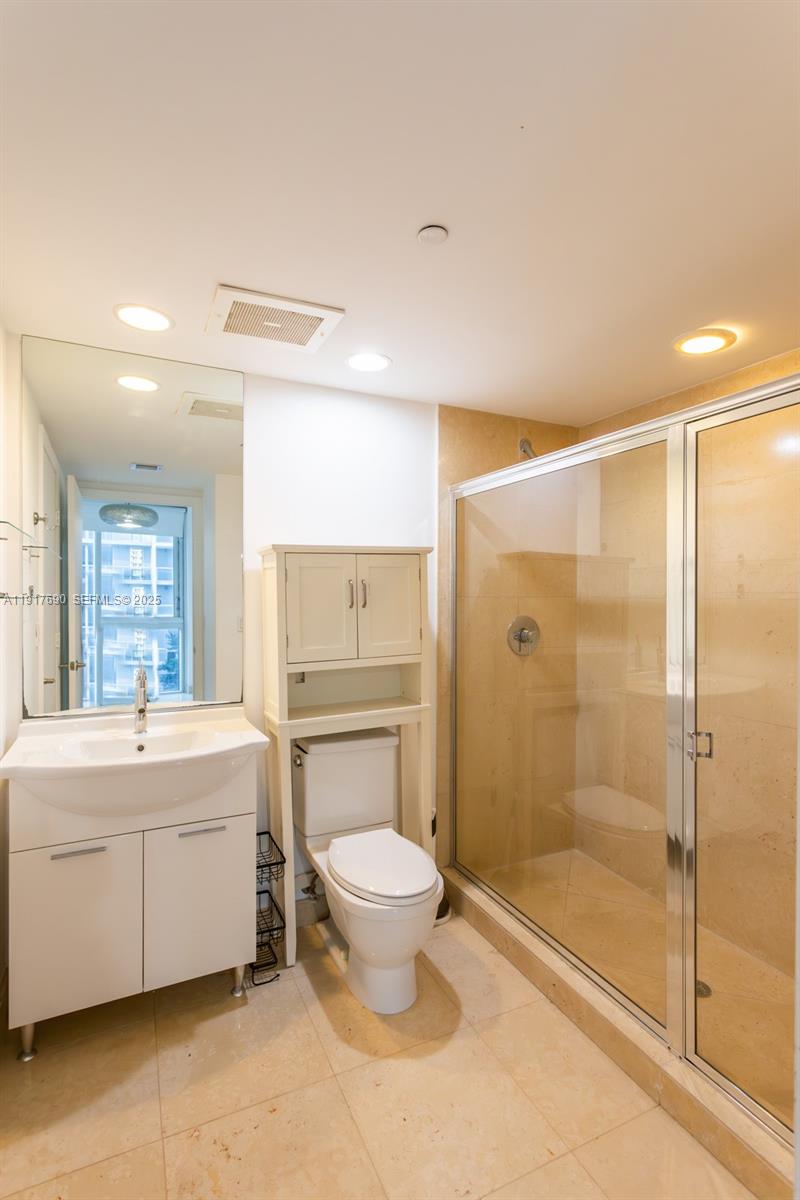 475 Brickell Ave #1615, Miami FL 33131